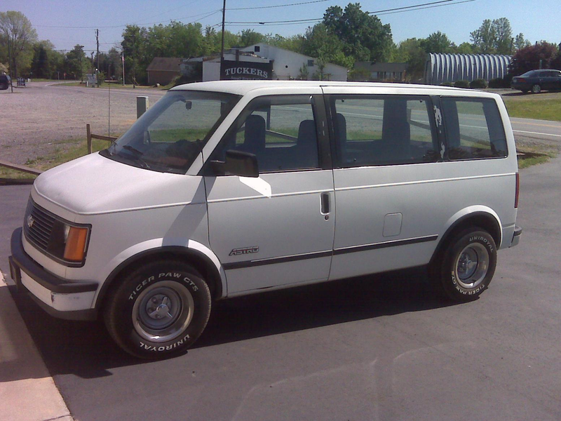 Illustration for article titled As a kid I adored minivans. Here's a huge post about it.